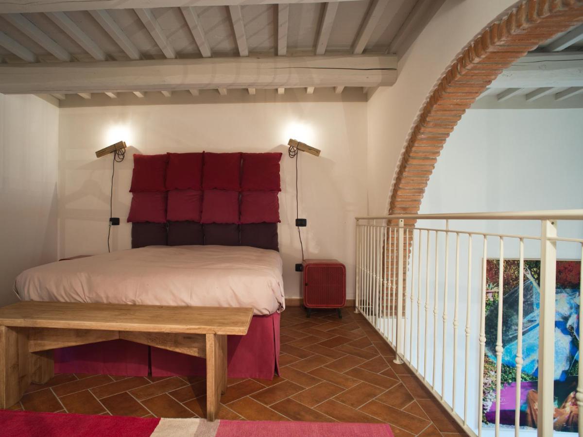 San Ruffino Apartments Lari Exterior photo
