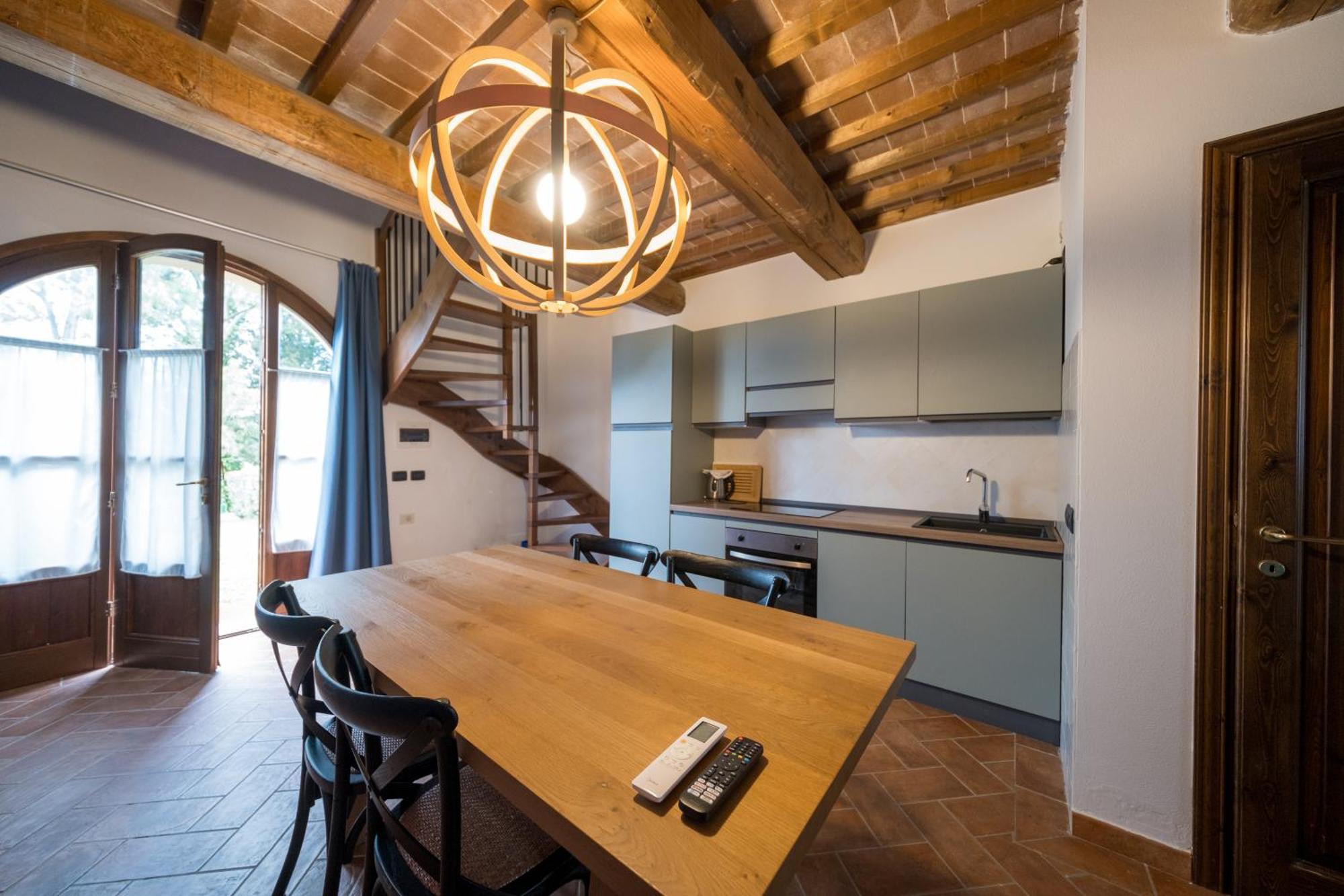 San Ruffino Apartments Lari Exterior photo